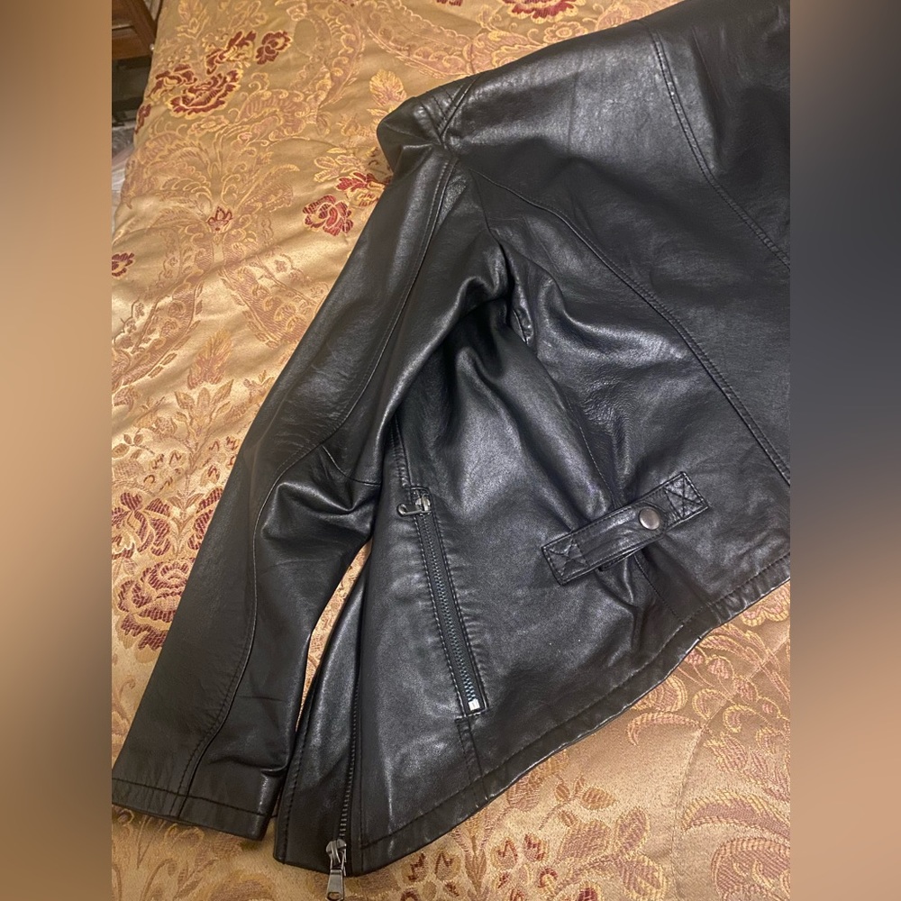 Authentic Leather Jacket For Ladies . - image 7